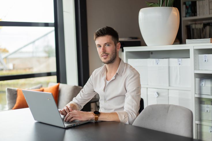 Герой истории